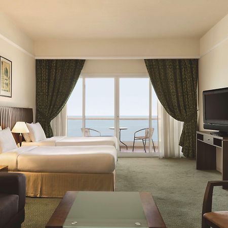 Ramada By Wyndham Beach Hotel Ajman Eksteriør billede